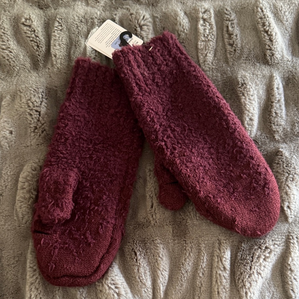 lululemon athletica Burgundy Mittens